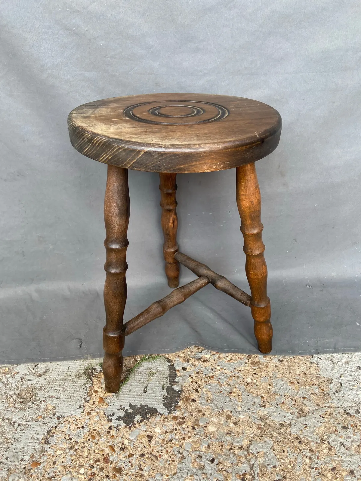 Bulls Eye Accented Medium Stool 1