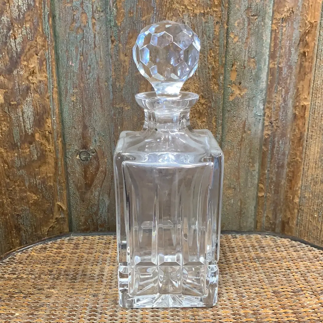 Square Cut Crystal Decanter With Round Stopper 1
