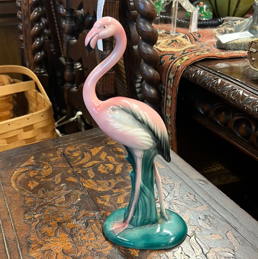 Flamingo Motel Tourist Figurine 1