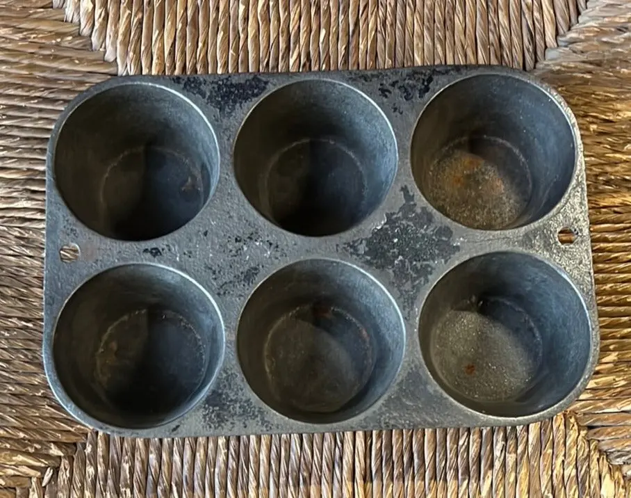 Cast Iron Muffin Pan 1