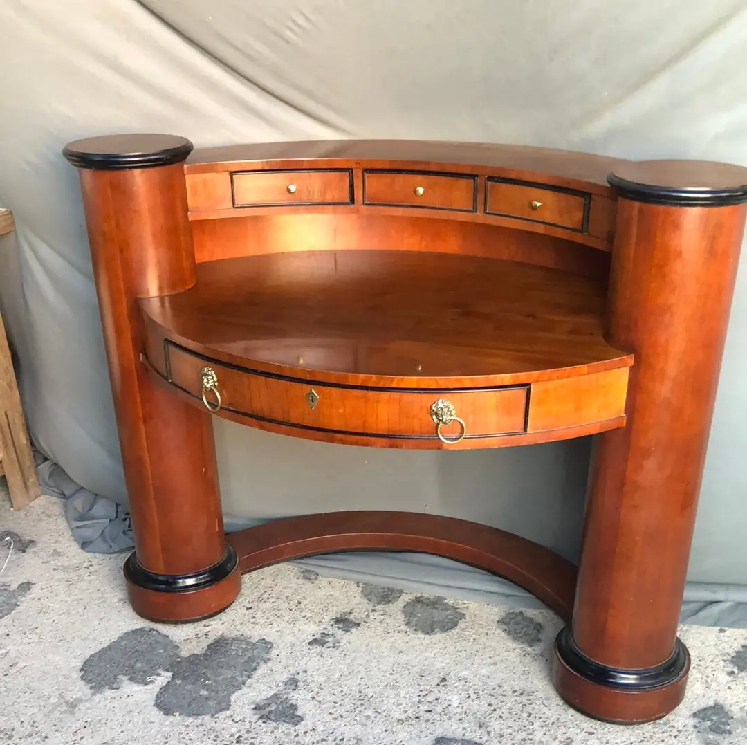 Century Oval Writing Desk With Column Shaped Sides 1