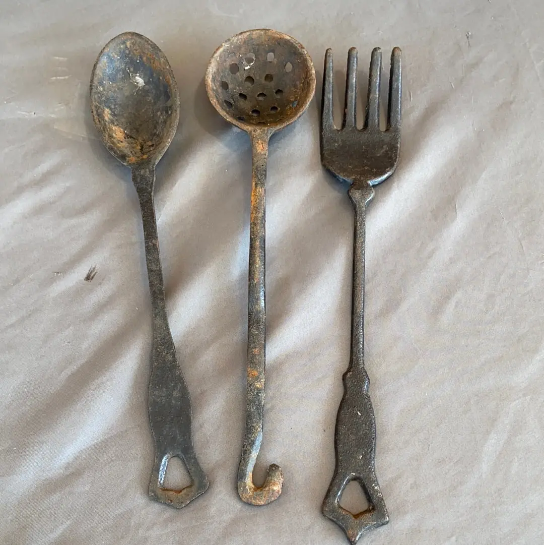 Set Of 3 Iron Utensils 1