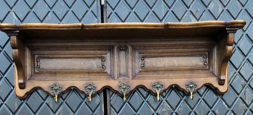 Paneled Oak Wall Shelf With Gentleman On Hooks 1