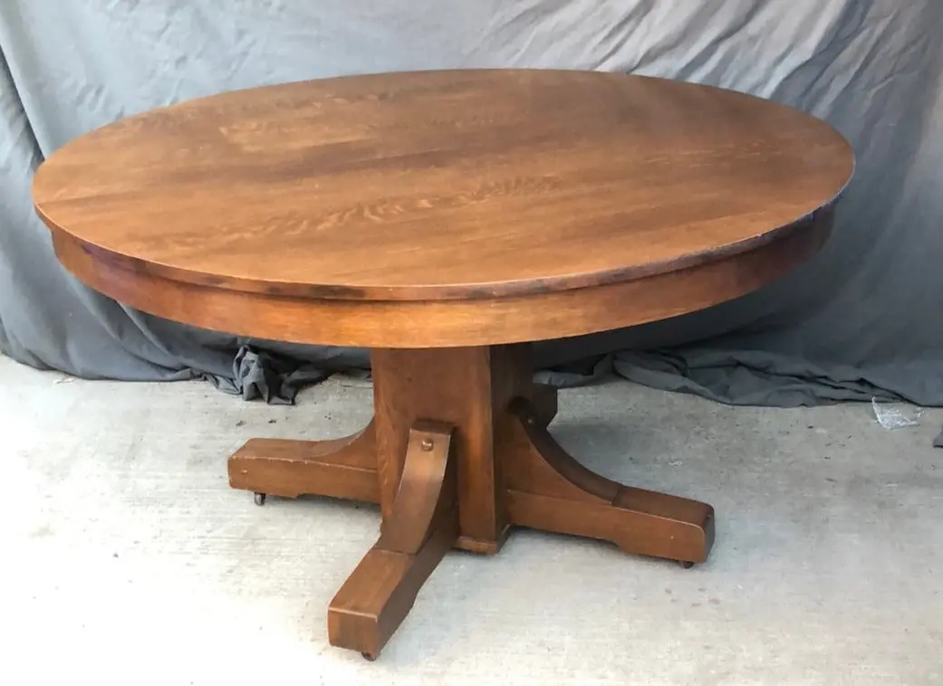 Mission Oak Style Round Leaf Table With Four Leaves 1