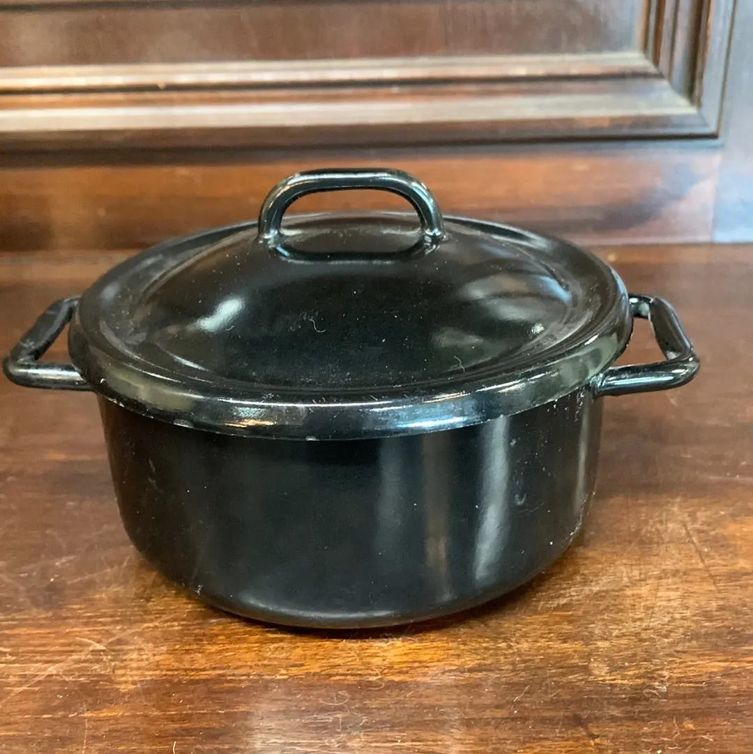 Toy Enamelware Metal Pot With Lid 1
