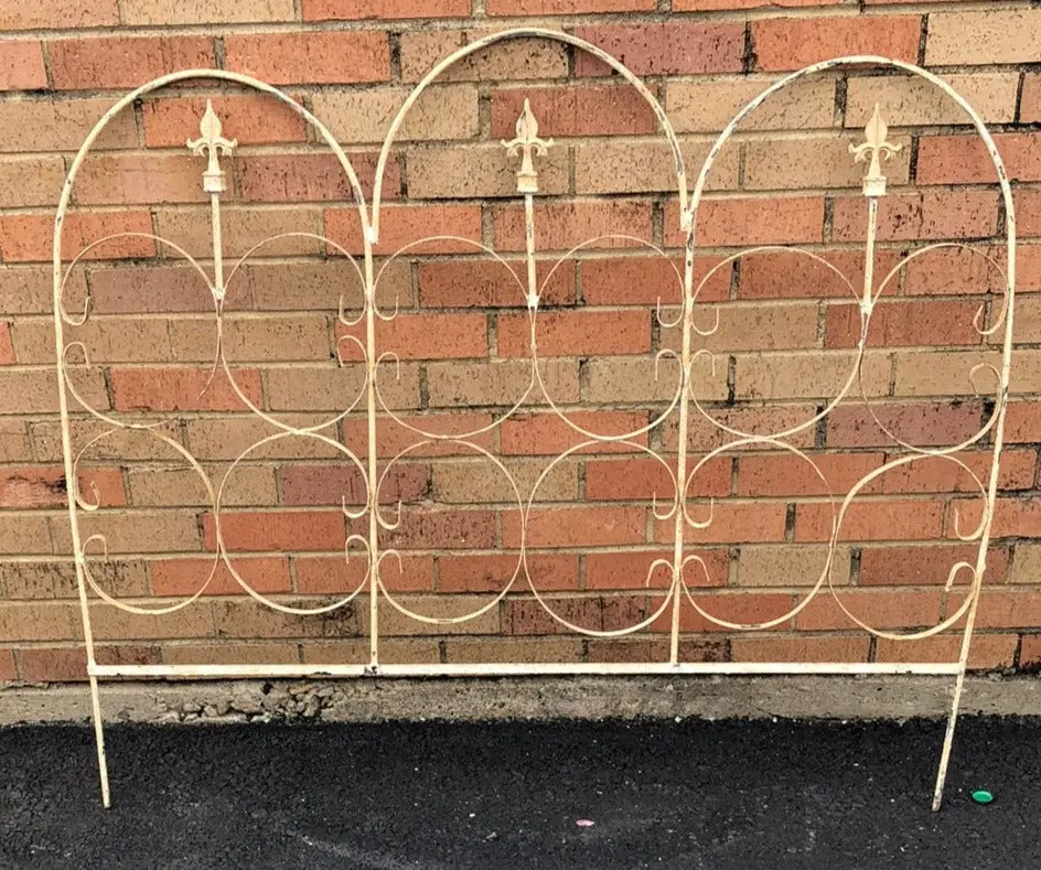 Fence Panel With 3 Fluer Di Lis In Hoops-Ivory 1