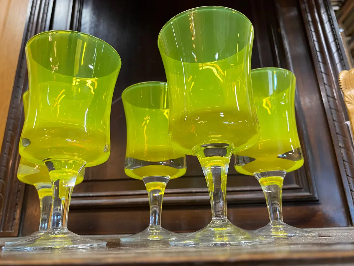 Set Of 5 Vaseline Style Yellow To Clear Stem Glasses 1
