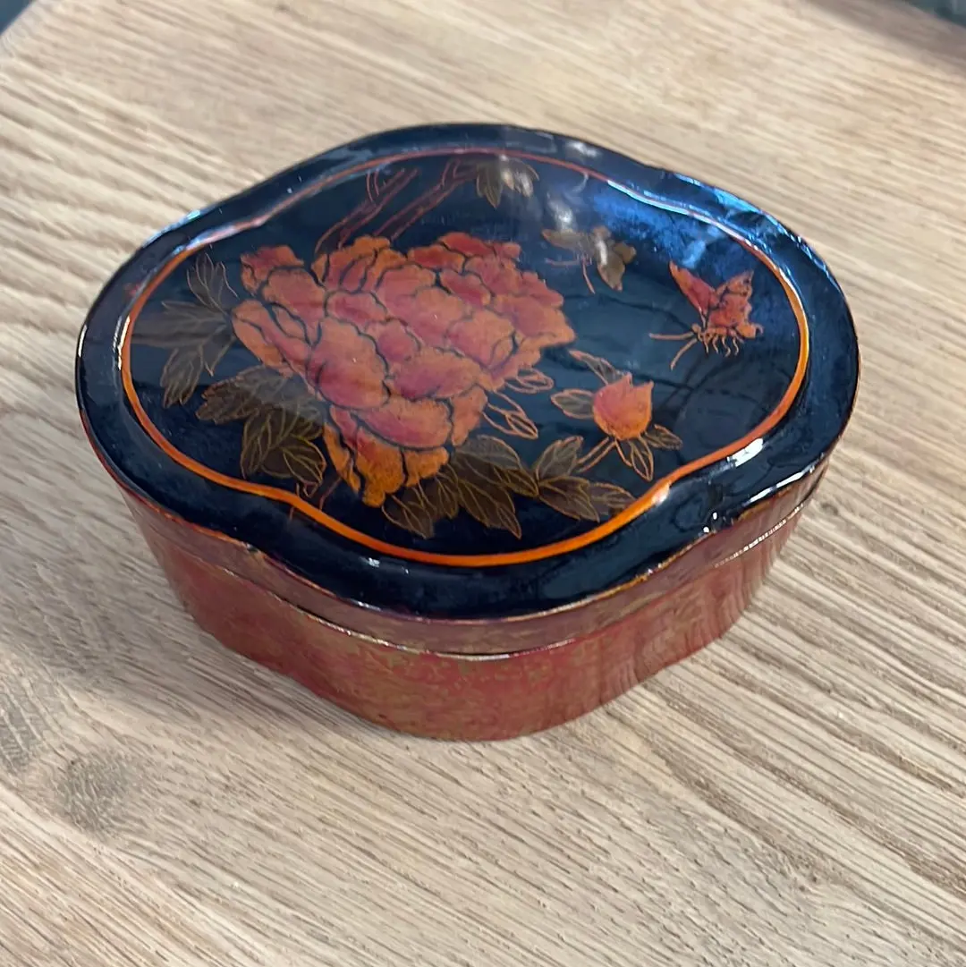 Red Gold And Black Lacquered Box With Flower And Butterflies 1
