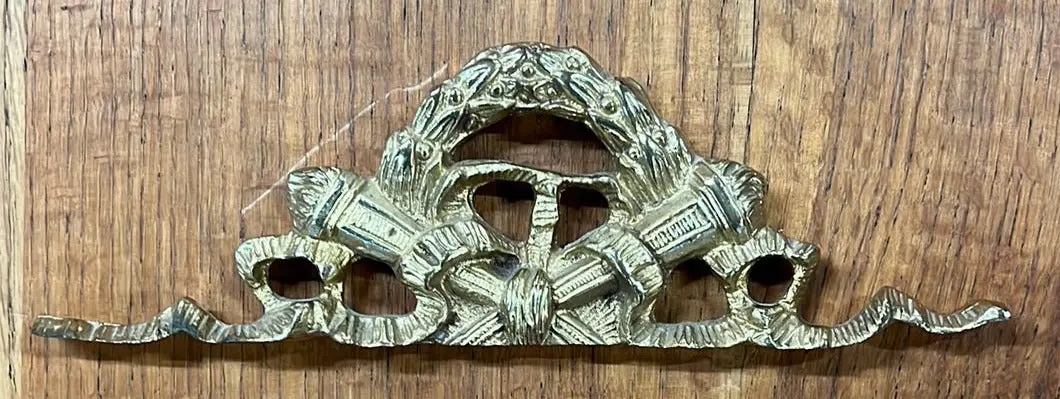 Brass Wall Hanging With Torches And Wreath 1