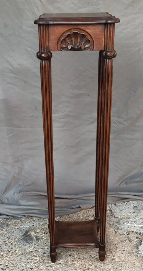 Shell Carved Fluted Oak Pedestal 1