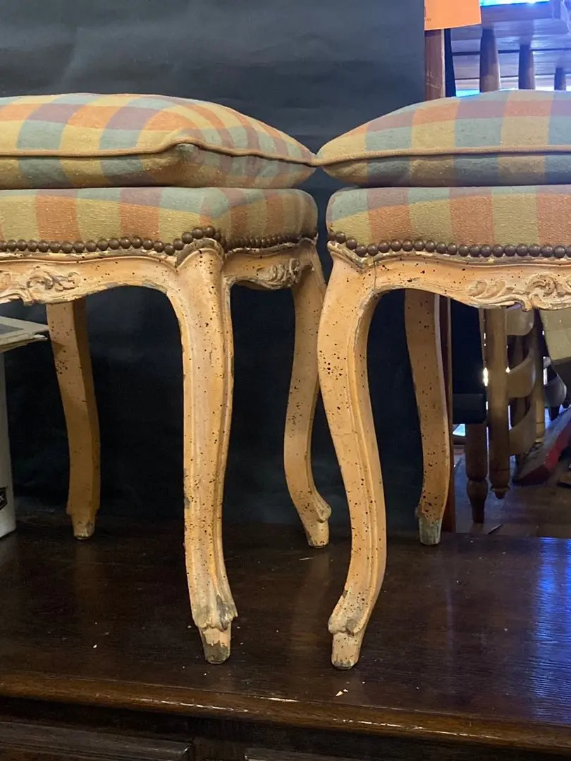 Italian Matching Pair Of Upholstered Ottomans 1