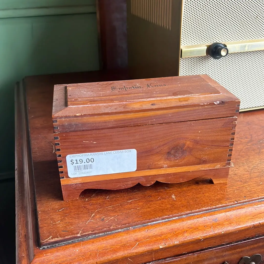 Emphopria Kansas Lane Cedar Box 1
