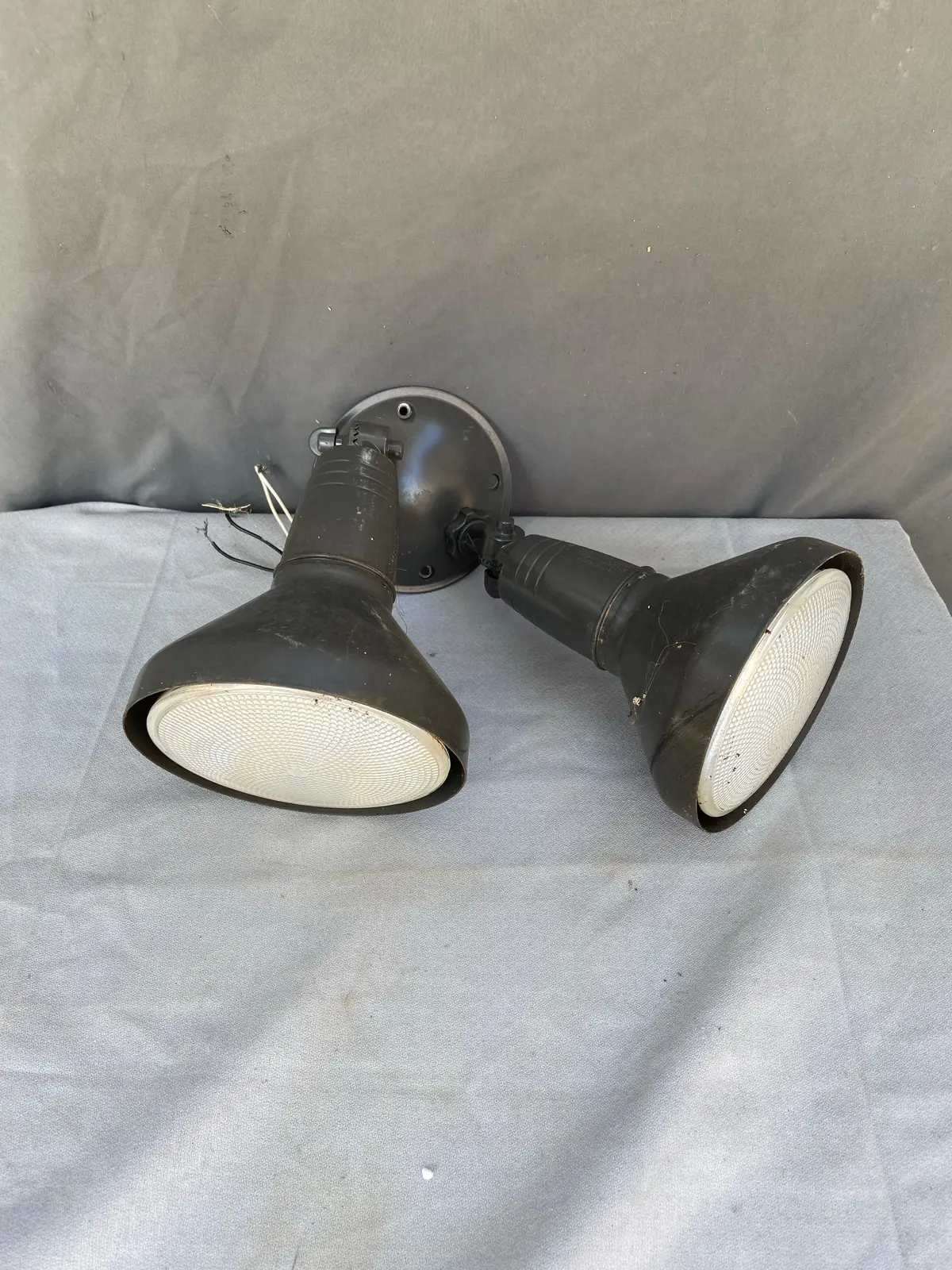 2-Arm Industrial Outdoor Lights 1