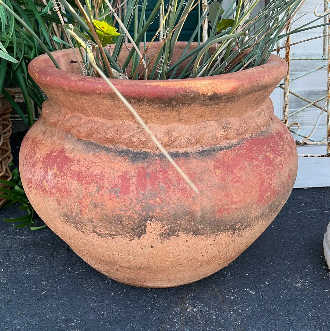 Large Terra Cotta Planter With Rope Design 1