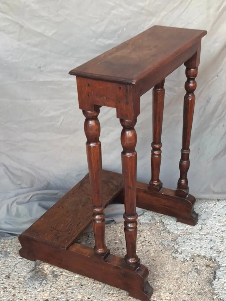Early Oak Kneeler 1