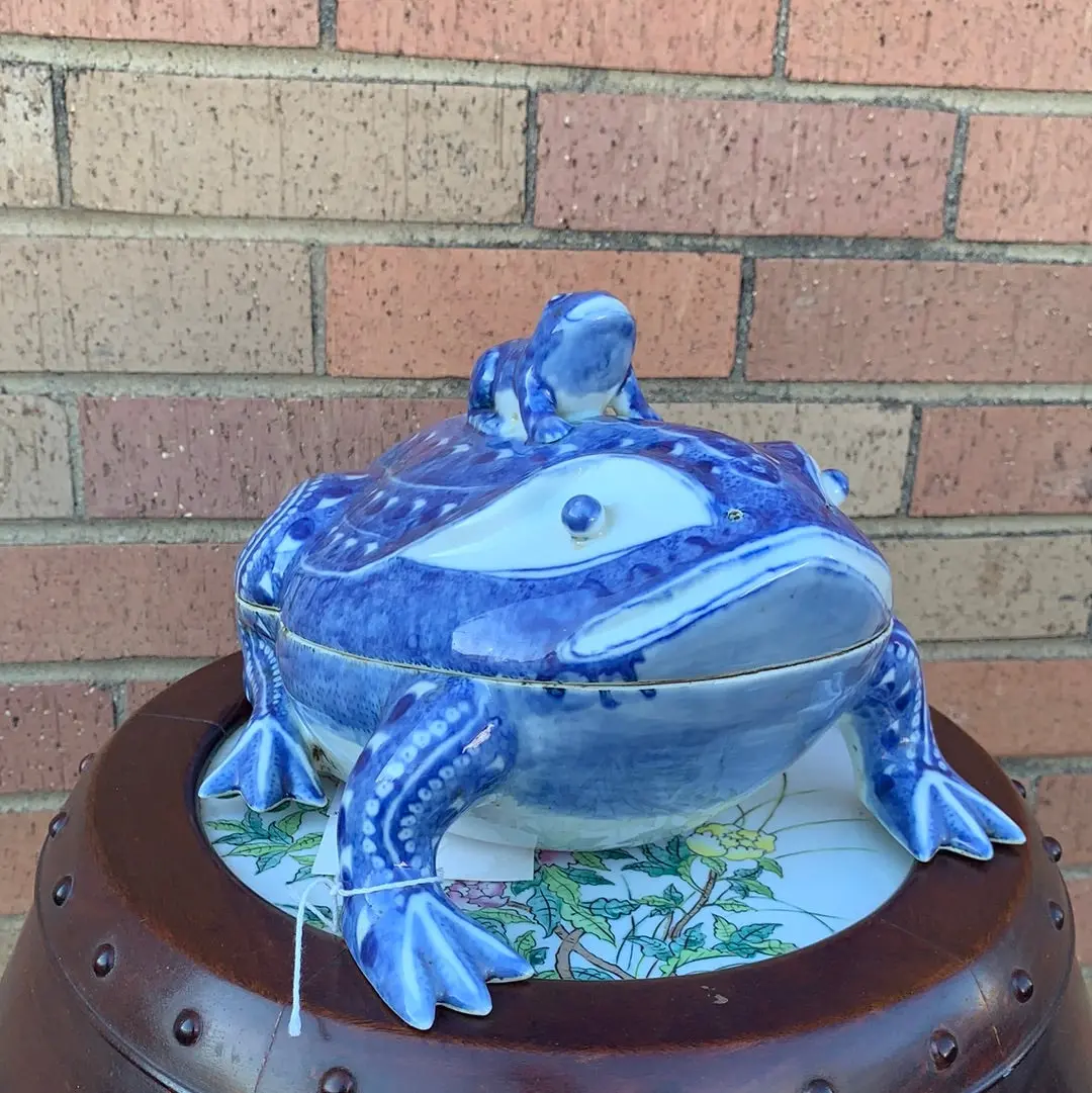 Large Blue And White Porcelain Frog Shaped Box 1