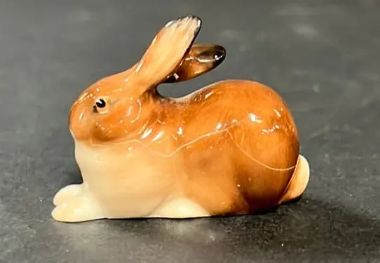 Small Royal Doulton Bunny - As Is 1