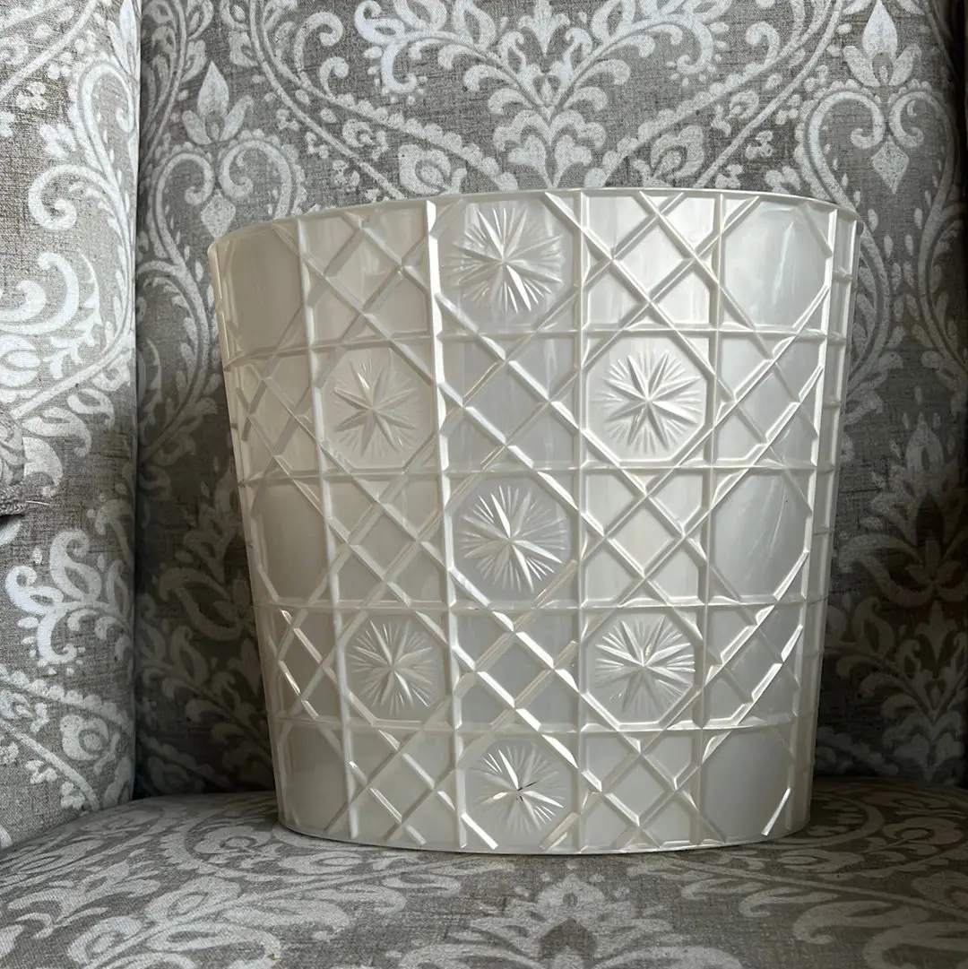 Vintage Plastic Oval Waste Basket 1
