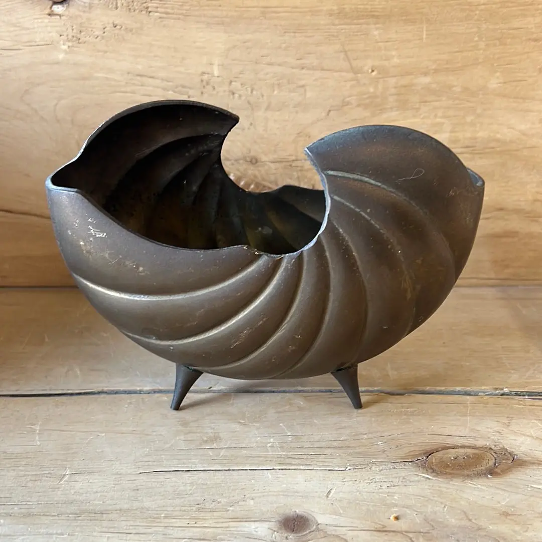 Brass Shell Shaped Planter With 3 Feet 1