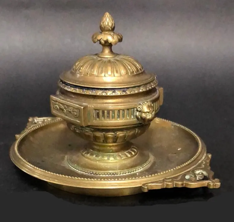 Round Bronze Inkwell With Lion 1