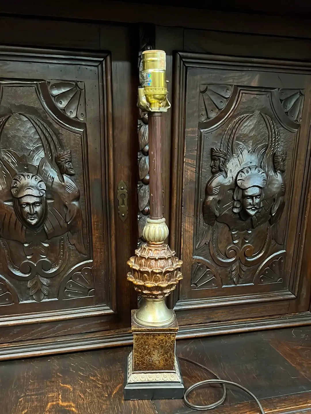 Artichoke Resin Lamp 1
