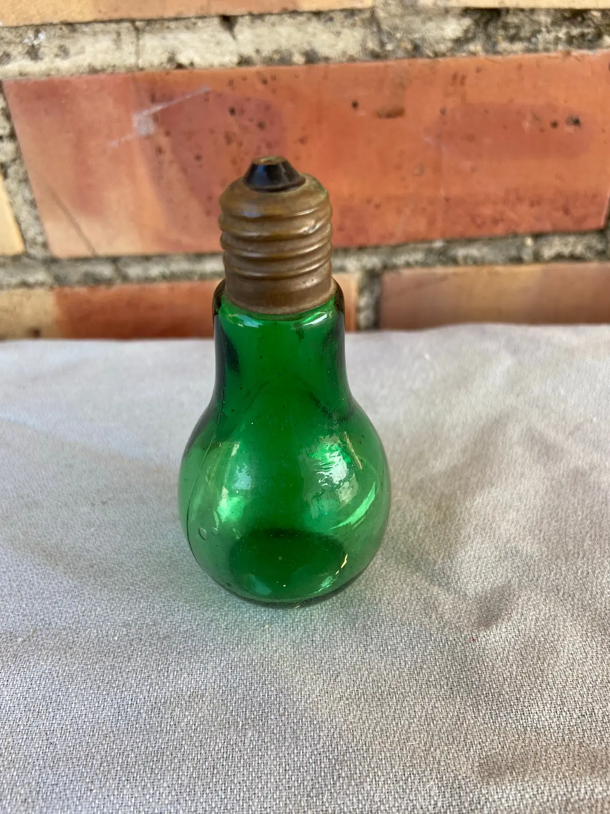 Green Lightbulb Shaker 1