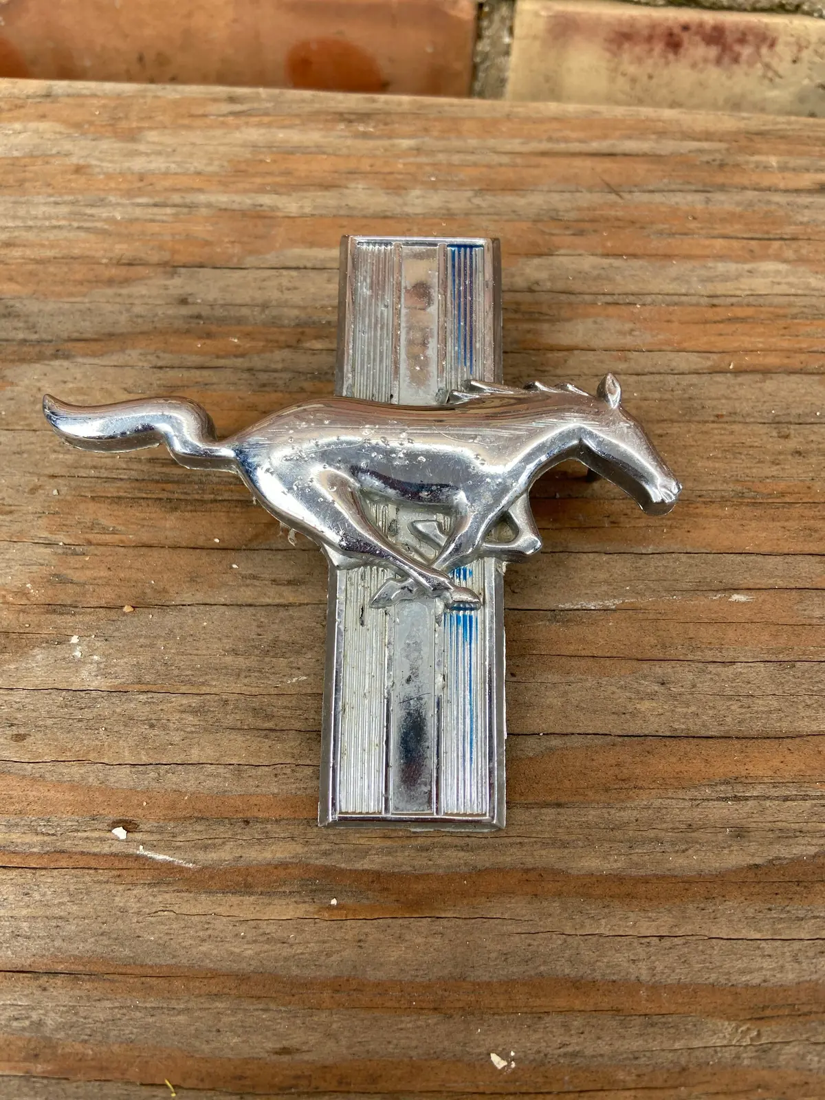 Small Ford Mustang Emblem 1