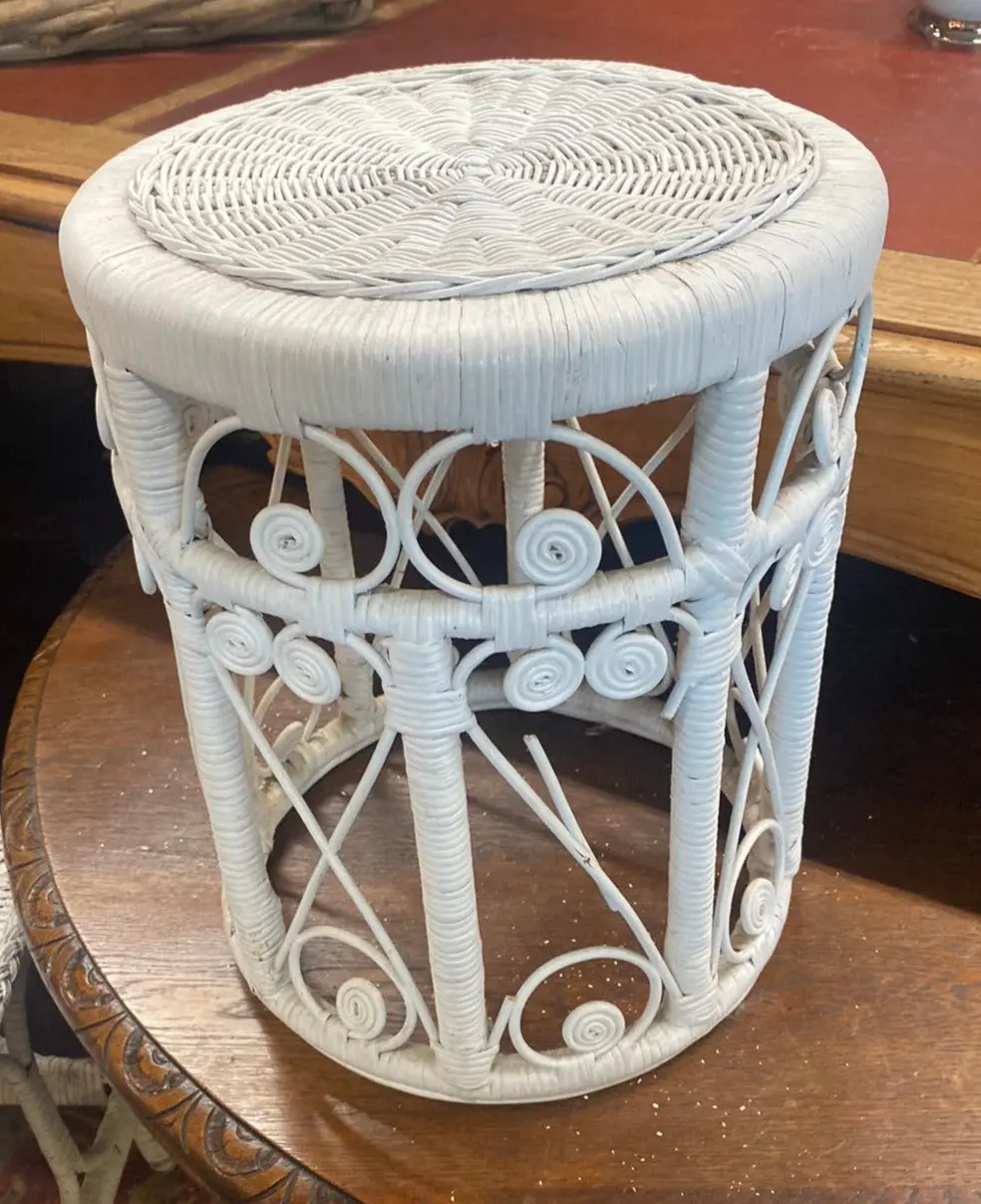 Circular White Wicker Stool With Spirals 1