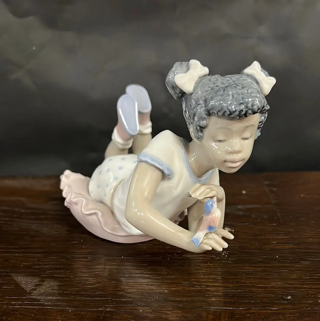 Lladro Figure Of Little Girl 1