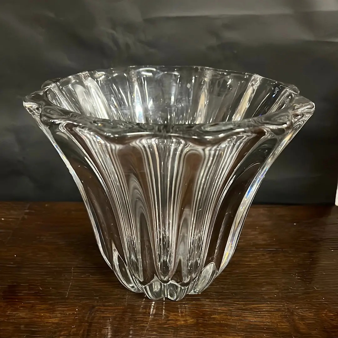 Large Clear Art Glass Vase With Flared Mouth 1