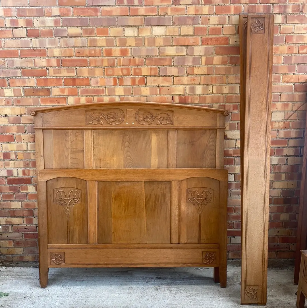 Oak Bed With Carved Vines 1