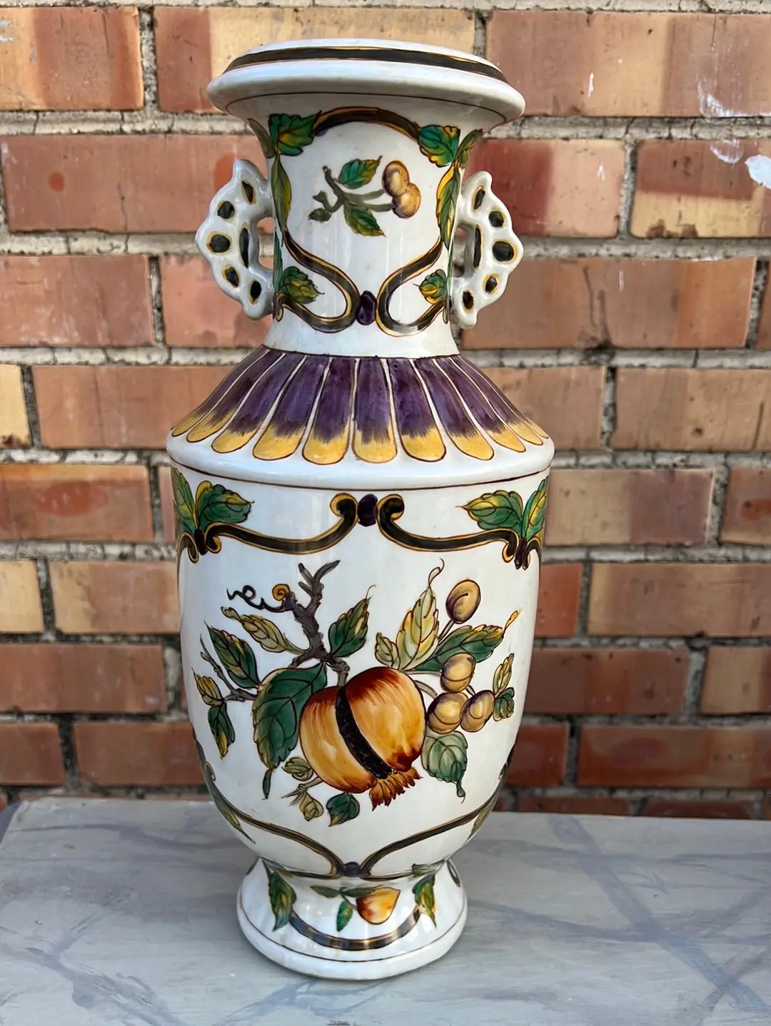 Colorful Chinese Vase With Fruit 1