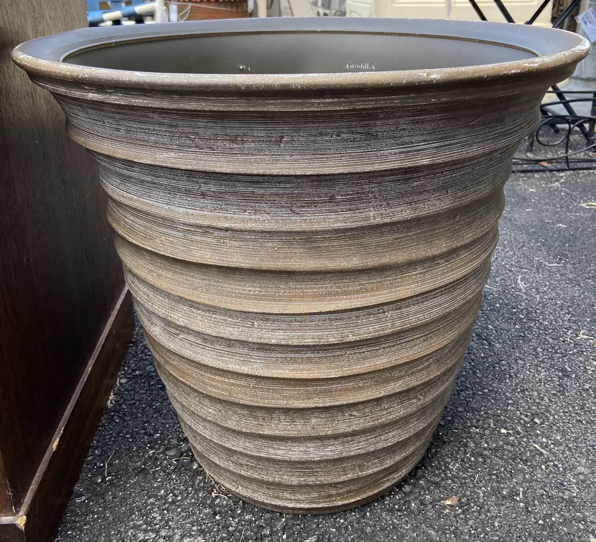 Large Round Gray Resin Planter 1