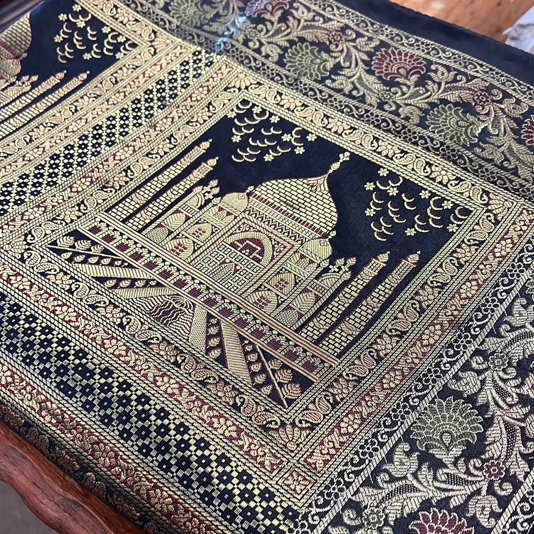 Taj Mahal Large Black And Gold Tapestry 1