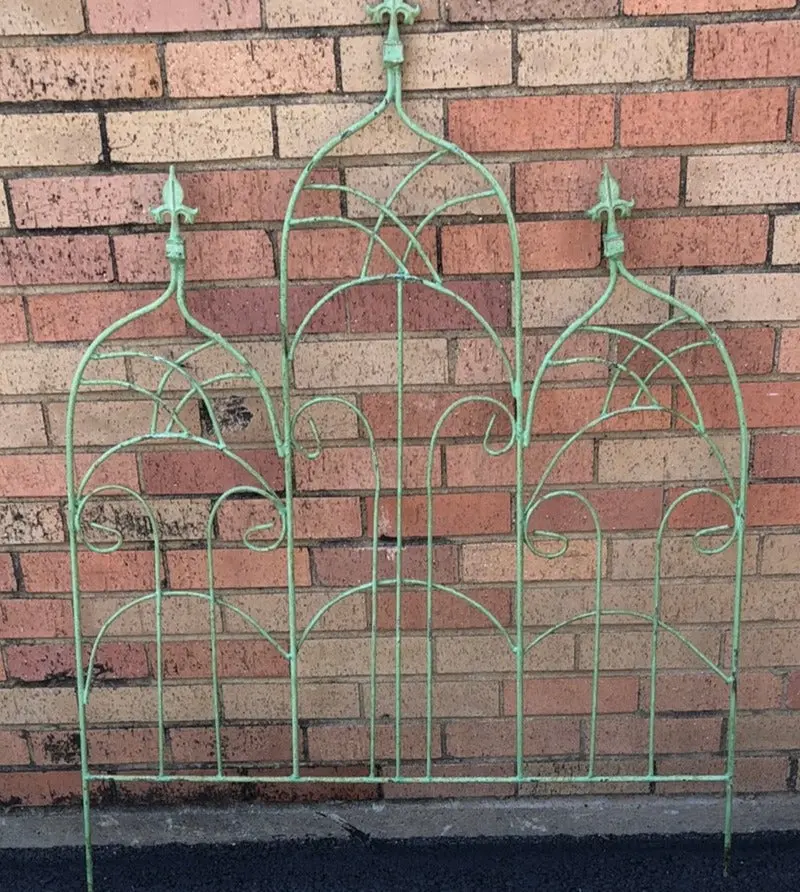 Fence Panel With 3 Gothic Arches And Fluer Di Lis-Green 1