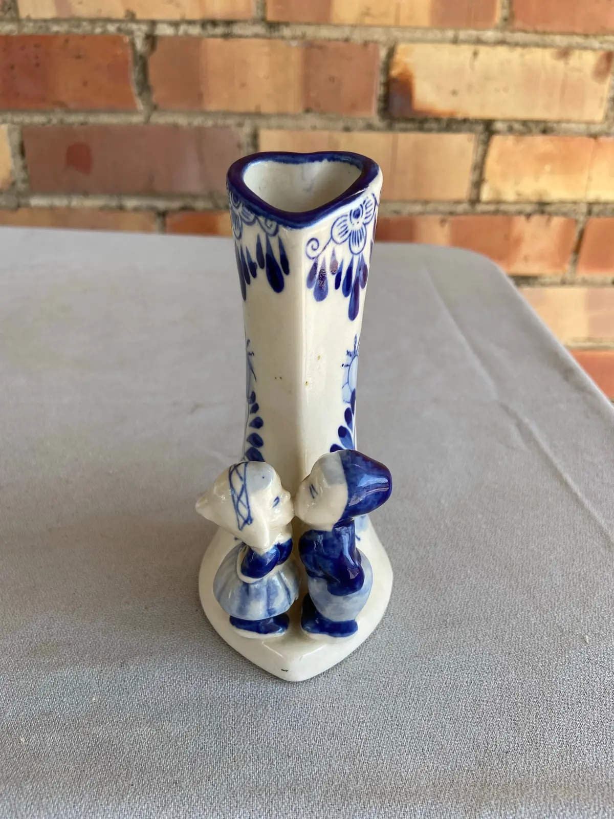 Delft Heart Shaped Vase With Kissing Couple 1