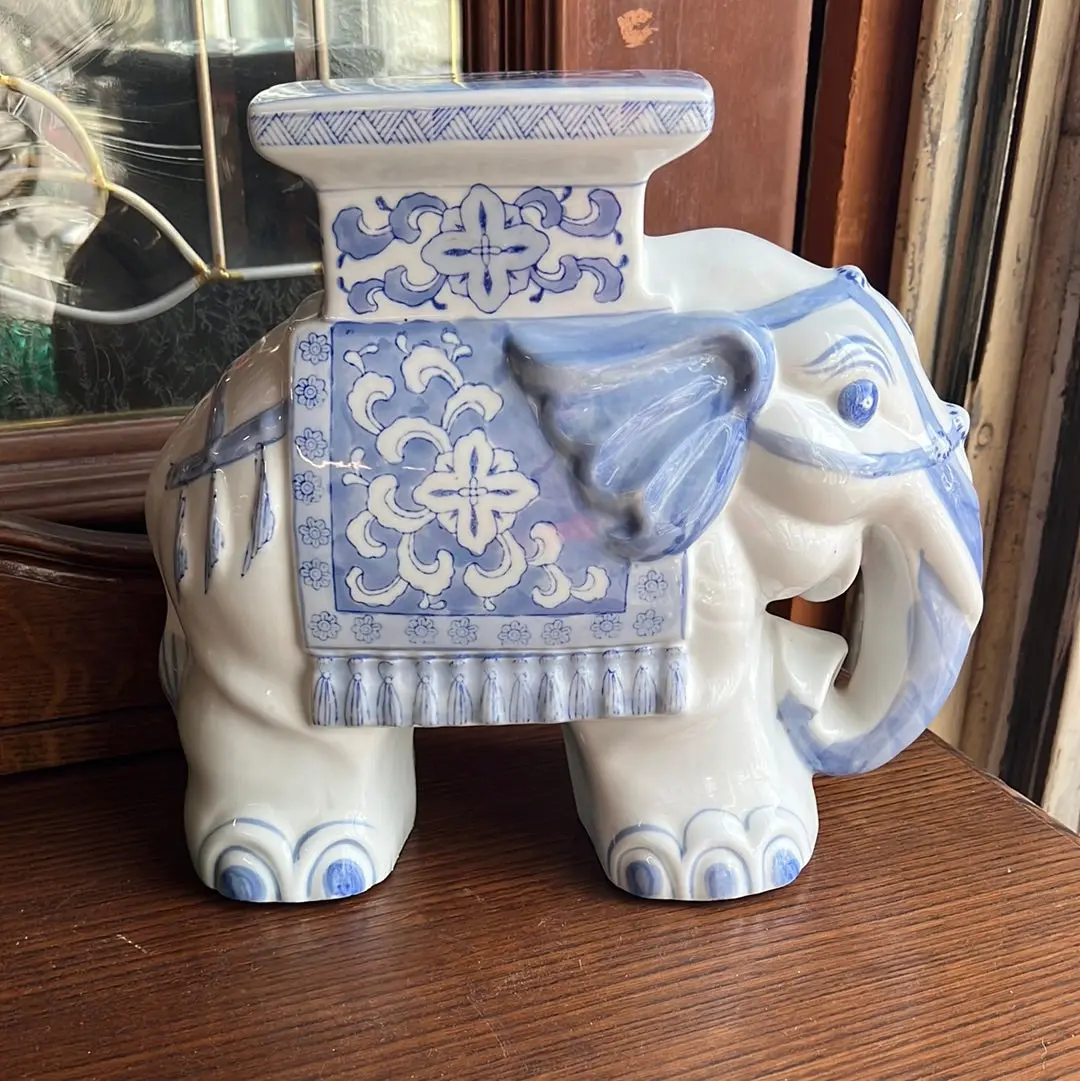Small Blue And White Elephant Plant Stand 1