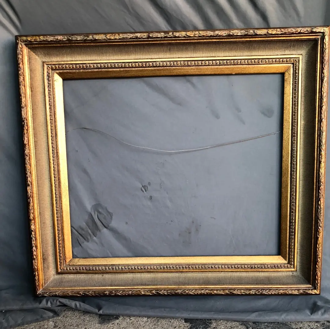 Medium Antique Gold Frame With Laurel Leave Trim 1