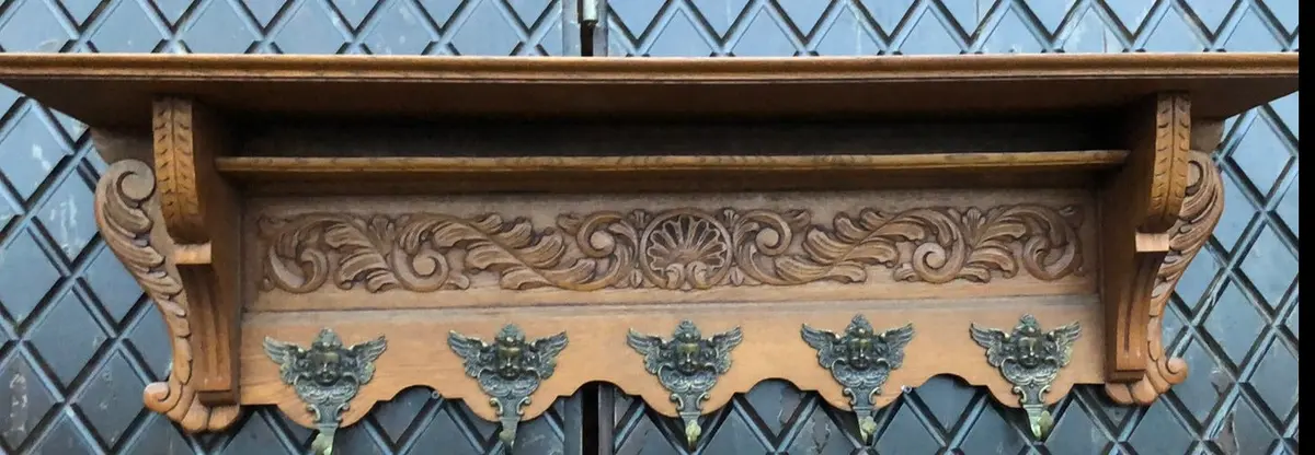 Light Oak Wall Shelf With Shells And Cherub Hooks 1