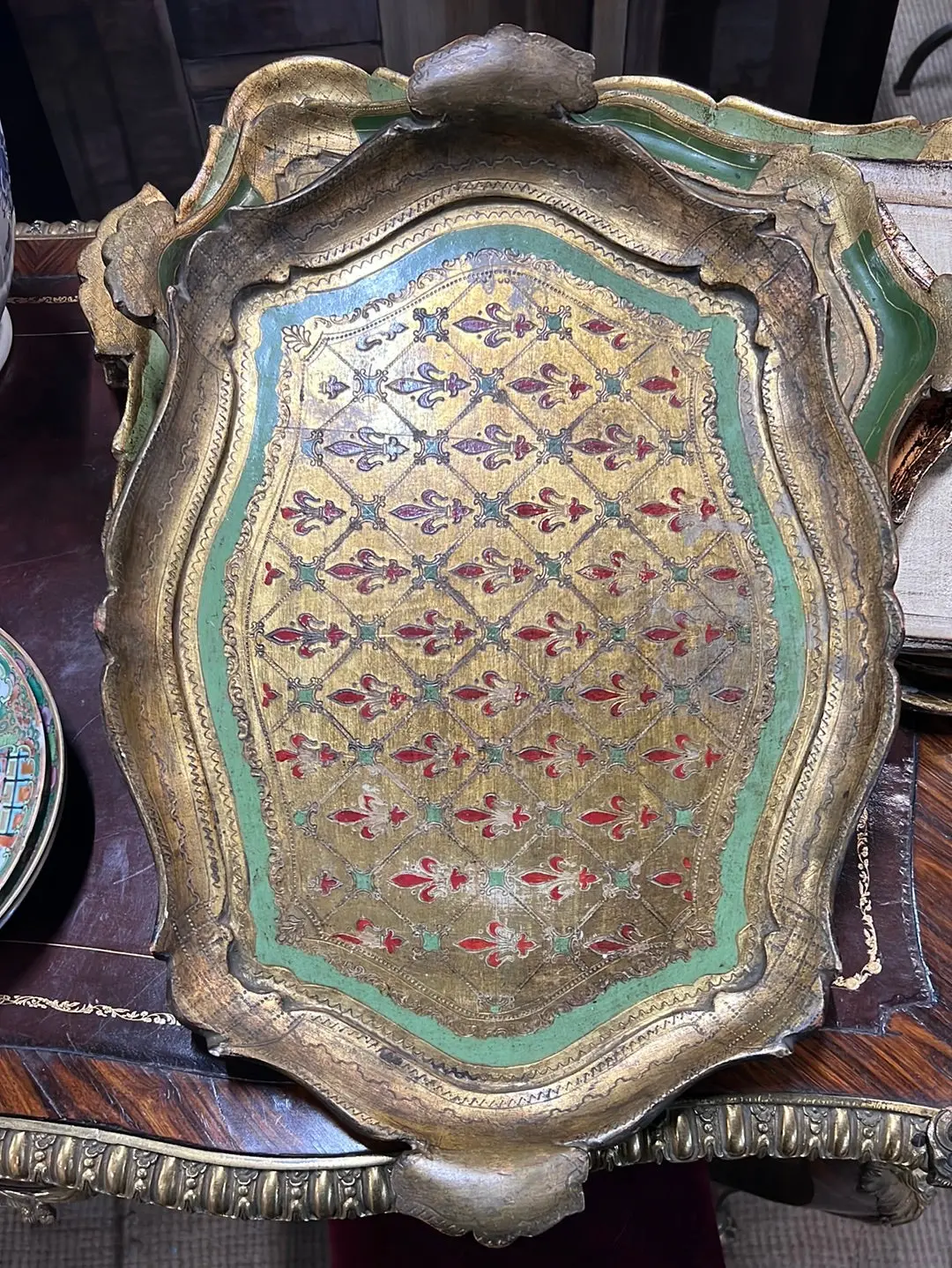 Medium Florentine Tray With Red Fleur De Lis 1
