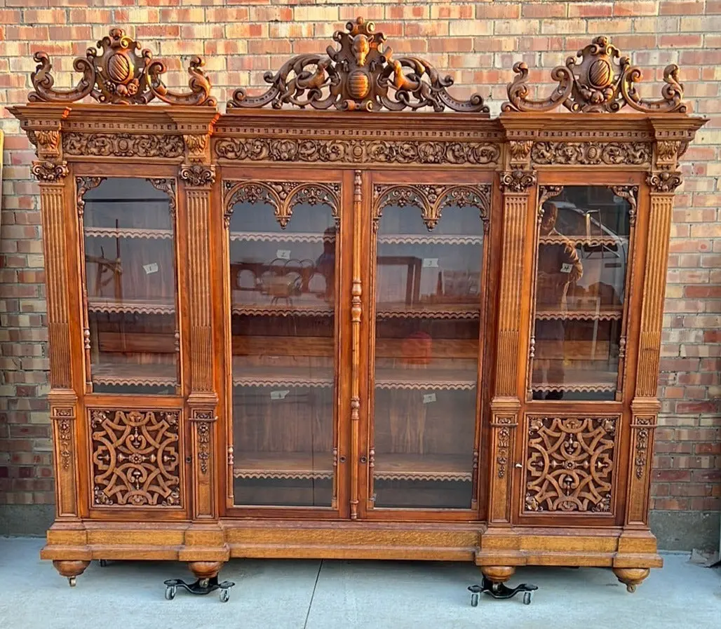 Large 4 Door French Oak Carved Virtrine With Dogs 1