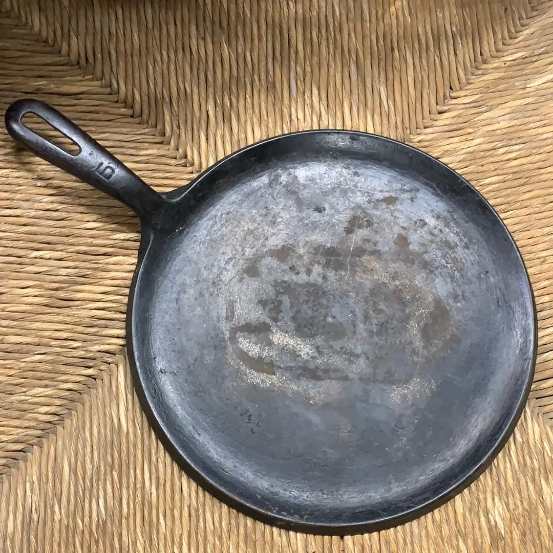 Round Cast Iron Skillet 1