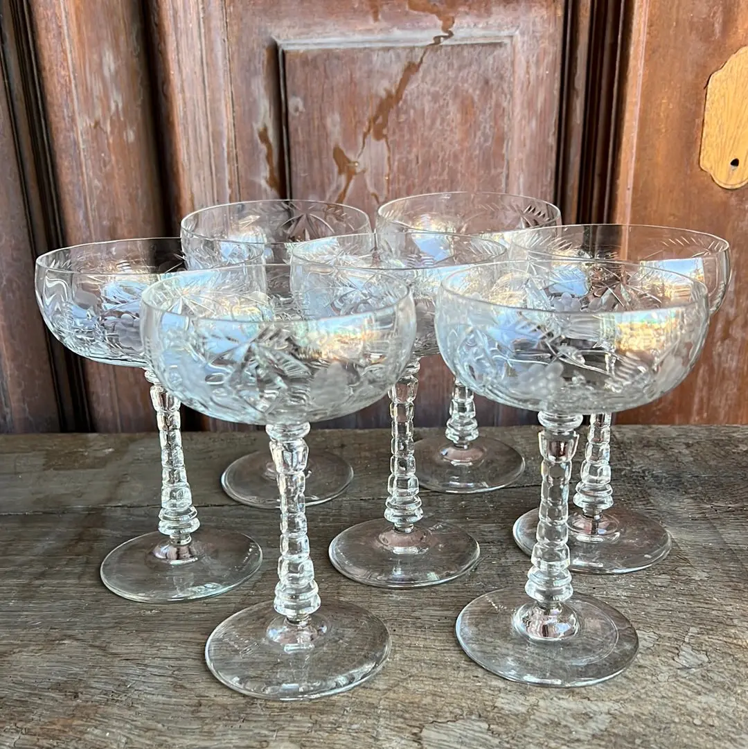 Set Of 7 Crystal Etched Champagne Glasses 1
