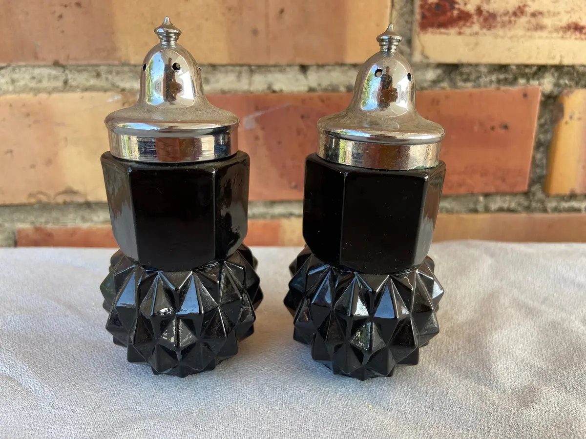Pair Of Amethyst Shakers 1