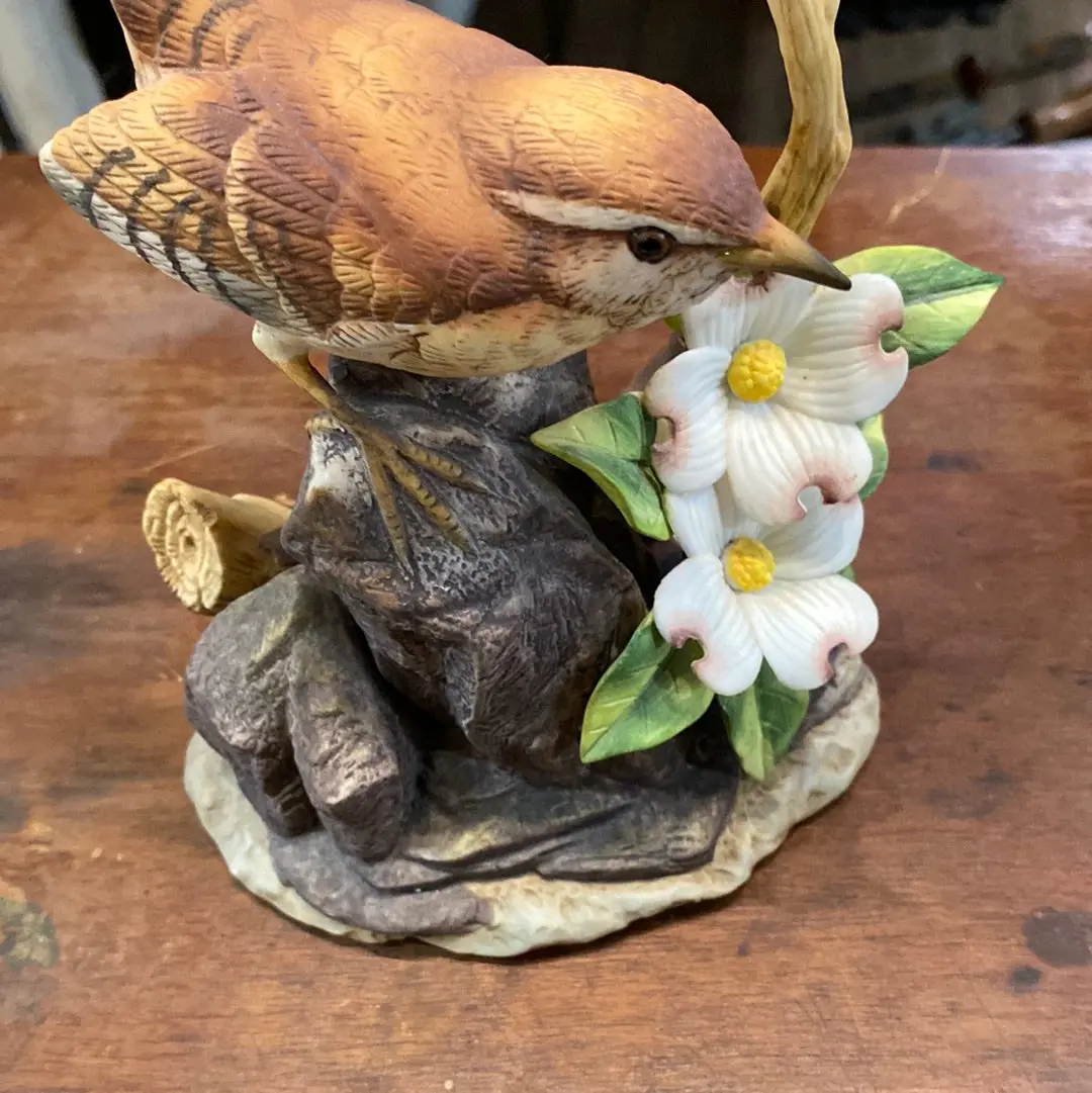 Small Wren Porcelain Statue 1