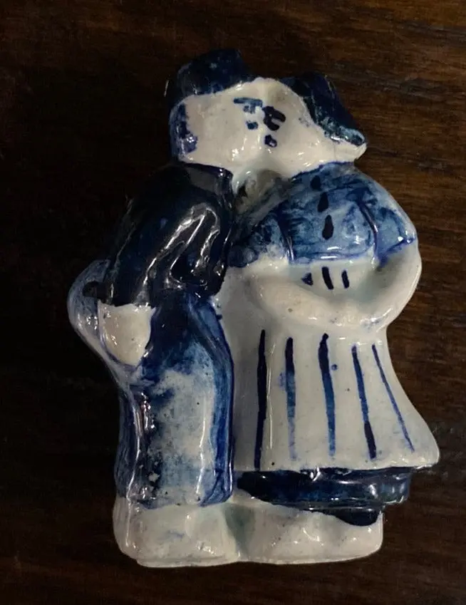 Delft Man And Woman Figurine 1
