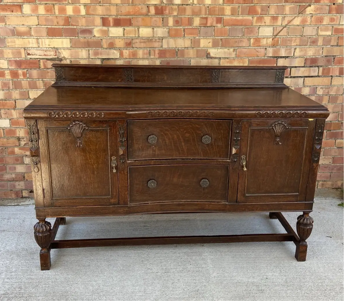 1930S English Oak Buffet With Carved Legs 1