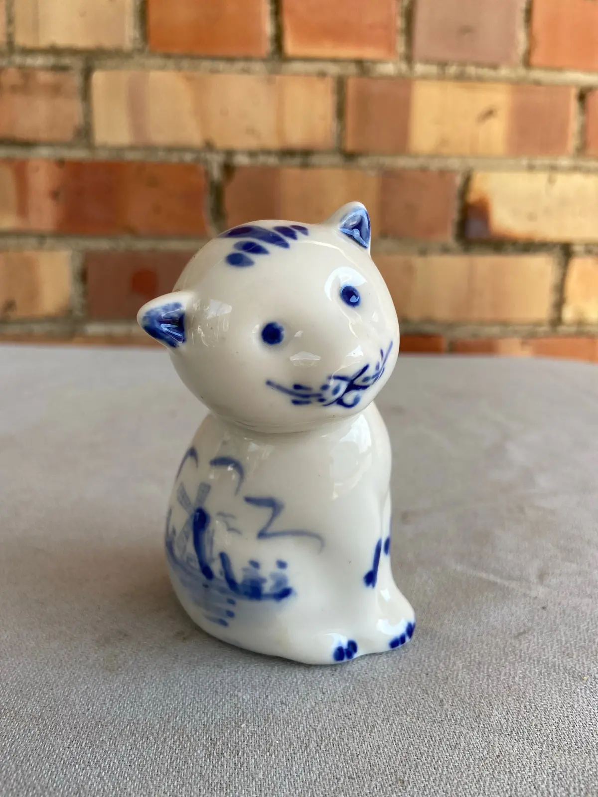 Delft Cat Figurine 1