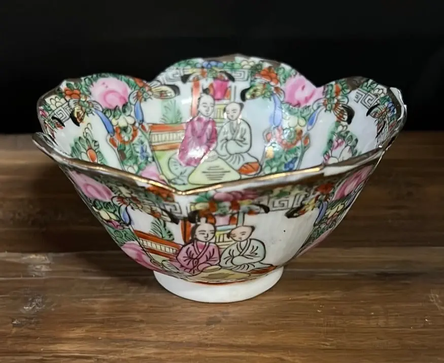 Small Rose Famille Lotus Bowl 1