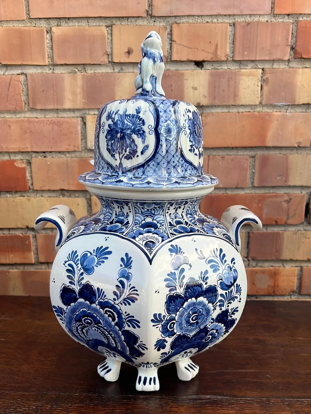 Medium Delft Floral Ginger Jar With Foo Dog And Handles 1
